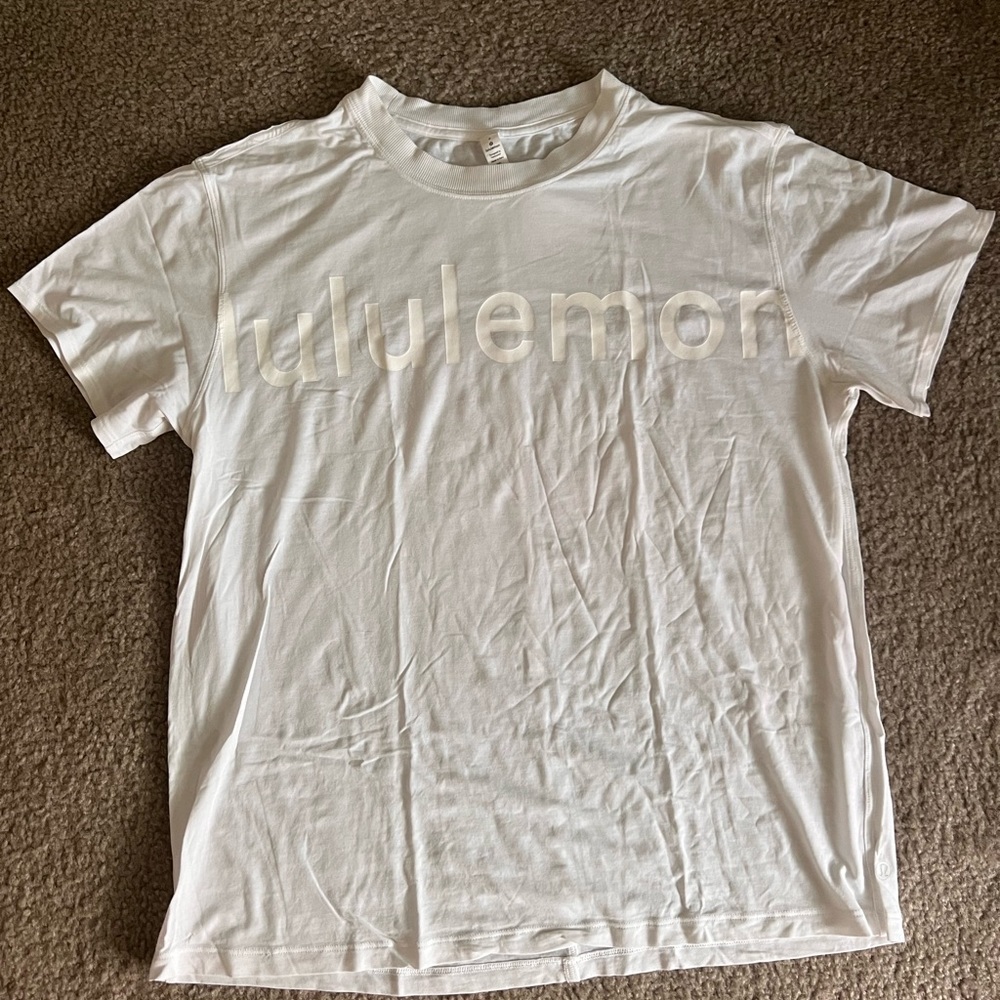 EUC Lululemon All Yours Tee Graphic size 8, like new